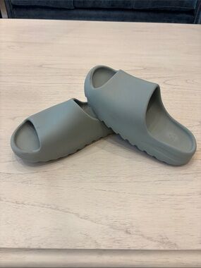 YEEZY -Adidas Slide Sandals in Light Gray